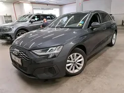 Gris Utilisé 2021 Audi A3 Sportback Advanced Berline | 19 990 € (Prix juste)
