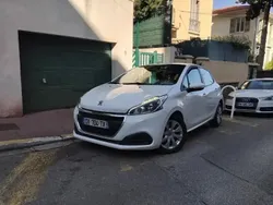 Utilisé 2015 Peugeot 208 Allure Citadine | 5 900 € (Prix juste)