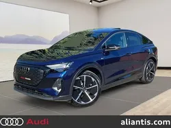 Bleu navarre métallisé Utilisé 2024 Audi Q4 Sportback e-tron Design SUV | 49 990 € (Prix assez cher)