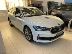 Blanc Nouvelle 2025 Skoda Superb Selection Berline | 42 990 € (Prix assez cher)