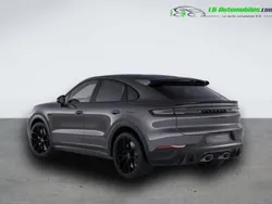 Utilisé 2024 Porsche Cayenne Turbo E-Hybrid SUV | 218 100 € (Prix assez cher)