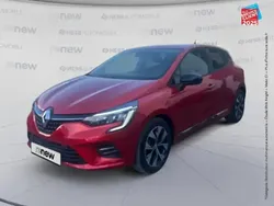 Rouge Utilisé 2023 Renault Clio V Evolution Berline | 15 499 € (Prix juste)