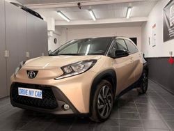 Beige Utilisé 2024 Toyota Aygo Design Citadine | 16 990 € (Prix juste)