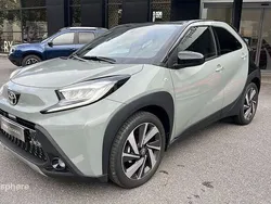 Biton vert aventurine métal/toit noir Utilisé 2024 Toyota Aygo Citadine | 20 990 € (Prix assez cher)