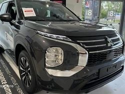 Gris Nouvelle 2025 Mitsubishi Outlander P-HEV Invite SUV | 45 720 € (Super prix)