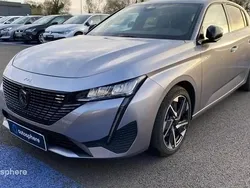 Gris Utilisé 2024 Peugeot 308 Allure Berline | 24 599 € (Prix juste)