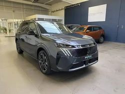 Gris Utilisé 2025 Peugeot 5008 Allure Monospace | 33 590 € (Super prix)