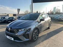 Gris Utilisé 2023 Renault Clio V Techno Citadine | 21 990 € (Prix assez cher)