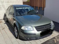Vert Utilisé 2003 VW Passat Business Berline | 2 000 €