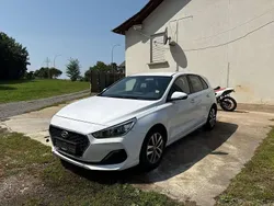 Blanc Utilisé 2019 Hyundai i30 Trend Citadine | 4 999 €
