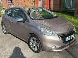 Beige Utilisé 2013 Peugeot 208 Citadine | 3 900 € (Prix juste)