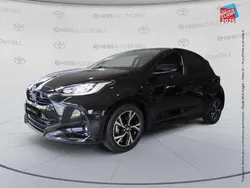 Utilisé 2025 Toyota Yaris Hybrid Design Berline | 23 399 € (Prix juste)