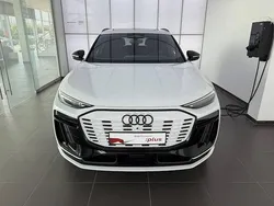 Blanc glacier métallisé Utilisé 2025 Audi Q6 e-tron Performance SUV | 77 990 € (Bon prix)