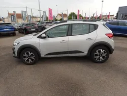Gris Utilisé 2024 Dacia Sandero Expression Citadine | 16 890 € (Prix assez cher)