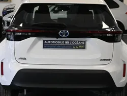 Blanc Utilisé 2023 Toyota Yaris Hybrid Design Citadine | 20 695 € (Prix juste)