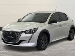 Blanc Utilisé 2022 Peugeot e-208 Allure Citadine | 15 999 € (Prix juste)