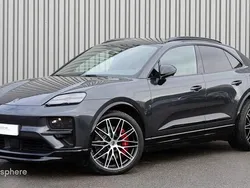 Gris Nouvelle 2024 Porsche Macan Turbo SUV | 117 900 € (Bon prix)