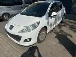 Blanc Utilisé 2011 Peugeot 207 Active Berline | 7 500 € (Prix assez cher)