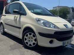 Beige Utilisé 2008 Peugeot 1007 Citadine | 2 990 € (Bon prix)