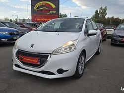 Blanc Utilisé 2014 Peugeot 208 Active Citadine | 7 590 € (Prix assez cher)