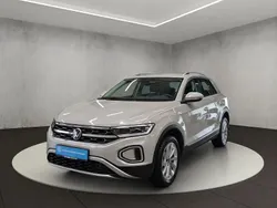 Gris Utilisé 2025 VW T-Roc Style SUV | 30 400 € (Prix juste)