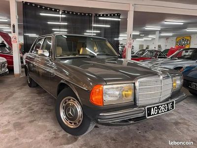 Gris Occasion 1984 Mercedes E230 Berline | 13 500 €