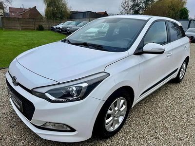 Blanc Occasion 2017 Hyundai i20 Intro Edition Berline | 9 490 € (Prix juste)