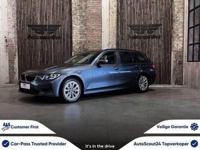 BMW 330e