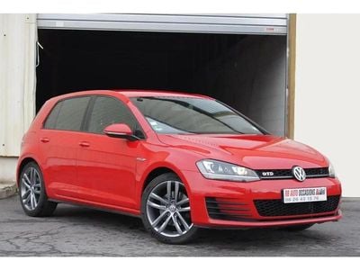 Rouge Occasion 2015 VW Golf VII GTD Berline | 18 990 € (Prix assez cher)