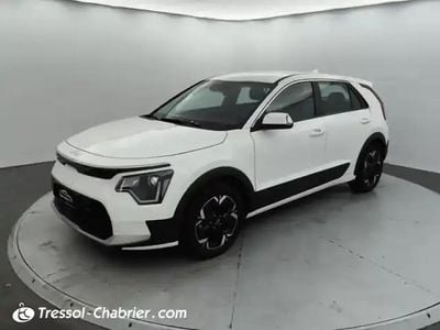 Clear white Occasion 2023 Kia e-Niro Motion SUV | 24 114 € (Prix juste)