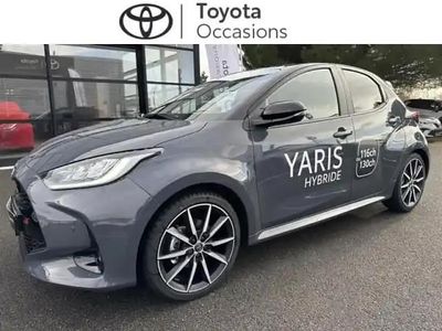 Biton gris météore / toit noir Occasion 2025 Toyota Yaris Hybrid Sport Berline | 26 890 € (Prix cher)