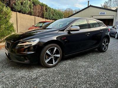 Noir Occasion 2019 Volvo V40 R-Design Berline | 17 490 €