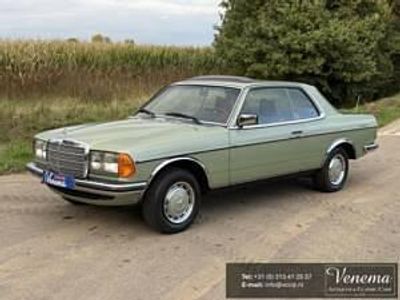 Occasion Mercedes 230 109 ch (80 kW) 1978 Vert Coupé