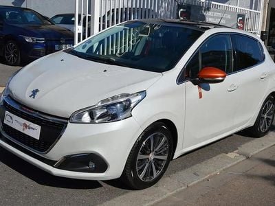 Blanc Occasion 2016 Peugeot 208 Roland Garros Citadine | 9 990 € (Prix assez cher)