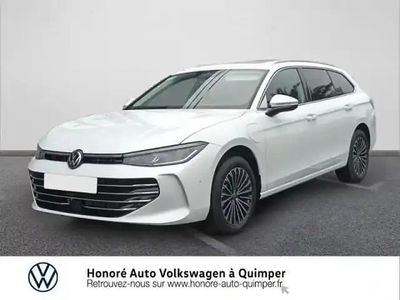 Blanc oryx nacrée Occasion 2024 VW Passat Elegance Break | 46 900 €