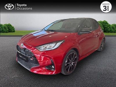 Biton rouge intense / toit noir Occasion 2022 Toyota Yaris Hybrid Sport Berline | 21 490 € (Prix assez cher)