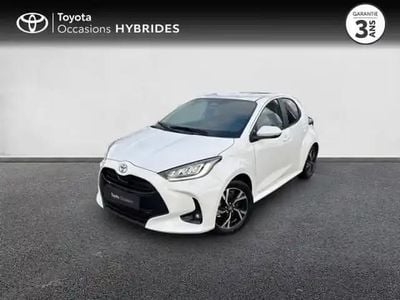 Blanc Nouvelle 2025 Toyota Yaris Hybrid Design Berline | 23 990 € (Prix juste)