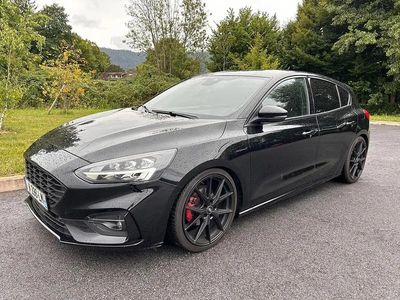Noir Occasion 2018 Ford Focus ST-Line Berline | 17 900 € (Prix cher)