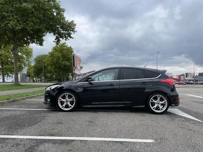 Noir Occasion 2015 Ford Focus S Berline | 7 900 €