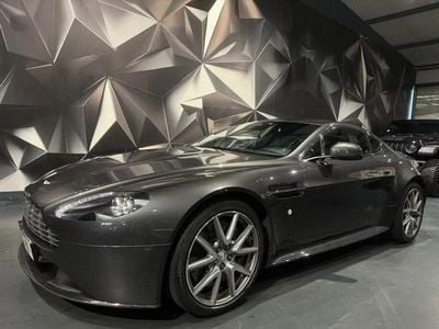 Gris Occasion 2012 Aston Martin V8 Vantage Coupé | 64 990 € (Prix juste)