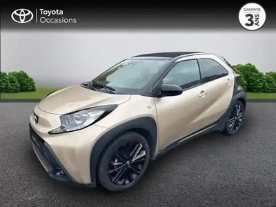 Biton beige gingembre métal/toit noir Occasion 2024 Toyota Aygo X Design SUV | 15 980 € (Prix juste)