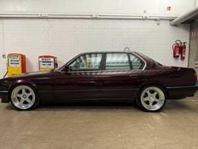 Rouge Occasion 1992 BMW 750 Berline | 19 900 €