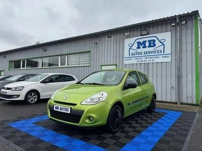 Vert Occasion 2009 Renault Clio III Citadine | 3 990 € (Bon prix)
