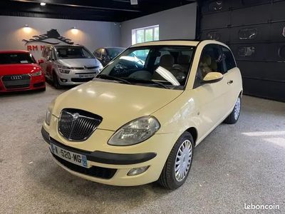 Lancia Ypsilon