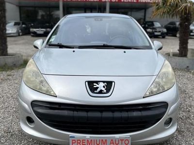 Gris Occasion 2007 Peugeot 207 Citadine | 3 990 € (Prix assez cher)