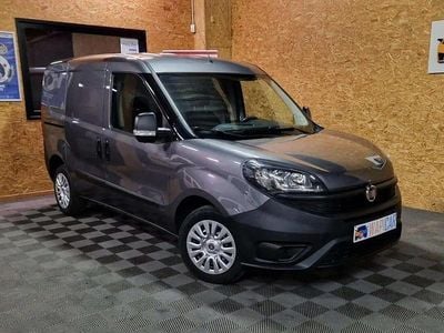 Gris Occasion 2019 Fiat Doblò Monospace | 9 990 €
