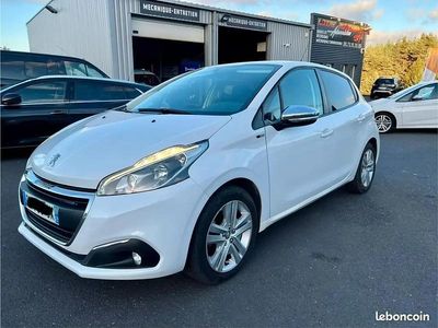Blanc Occasion 2017 Peugeot 208 Style Citadine | 8 790 € (Prix juste)