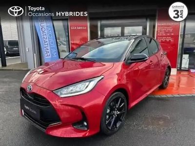 Bi ton rouge intense noir Occasion 2022 Toyota Yaris Hybrid Berline | 20 990 € (Prix assez cher)