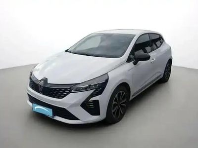 Blanc glacier Occasion 2024 Renault Clio V Berline | 21 500 € (Prix assez cher)