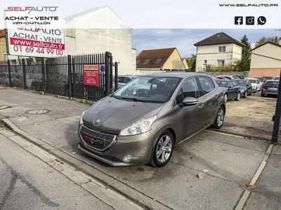 Gris Occasion 2012 Peugeot 208 Allure Citadine | 5 800 € (Prix juste)